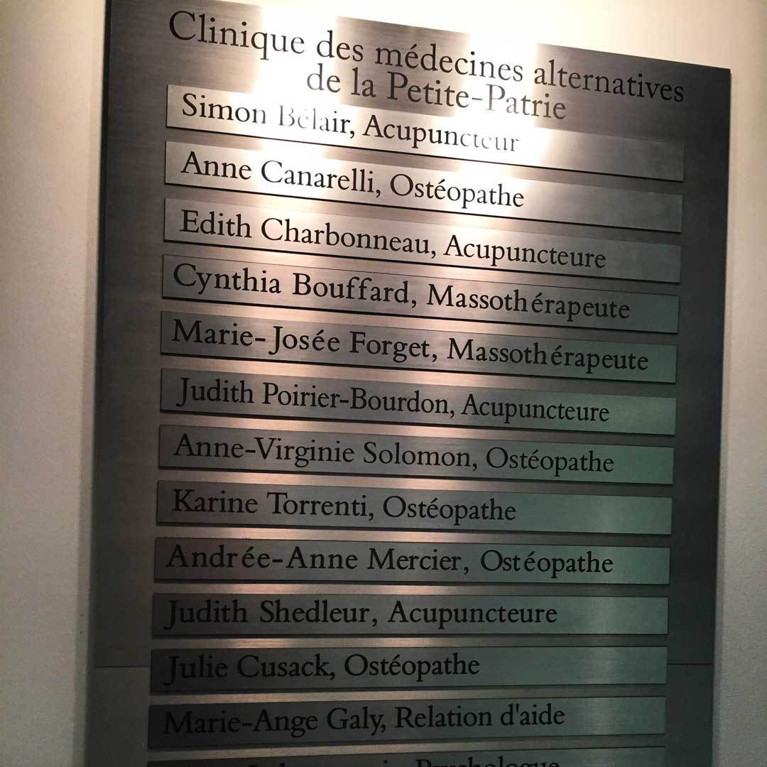 Enseignes directionnelles gravées montreal
